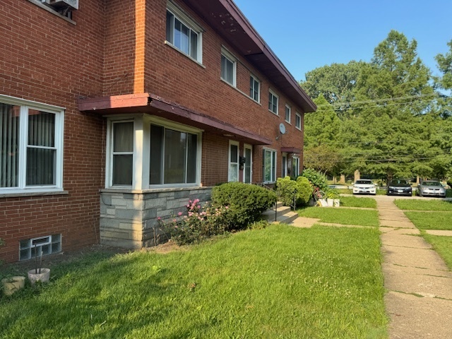 Foto del edificio - 10049 Frontage Rd
