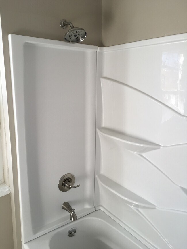 Foto del edificio - 4bdrm 1ba House for Rent $975 Central Heat & Air