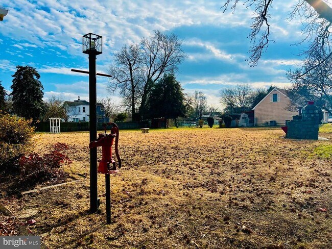 Foto del edificio - 222 Berlin Rd N