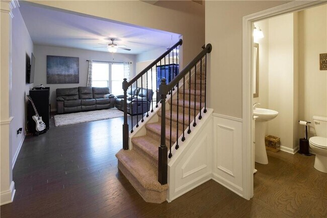 Foto del edificio - Convenient and low maintenance