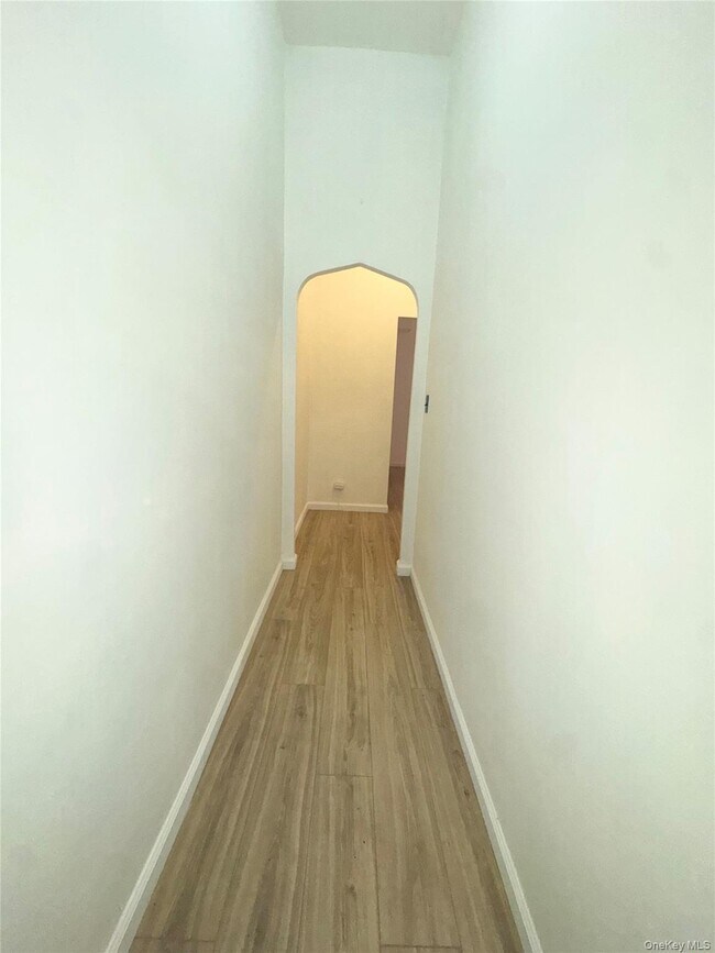 Foto del edificio - 238-03 Braddock Ave