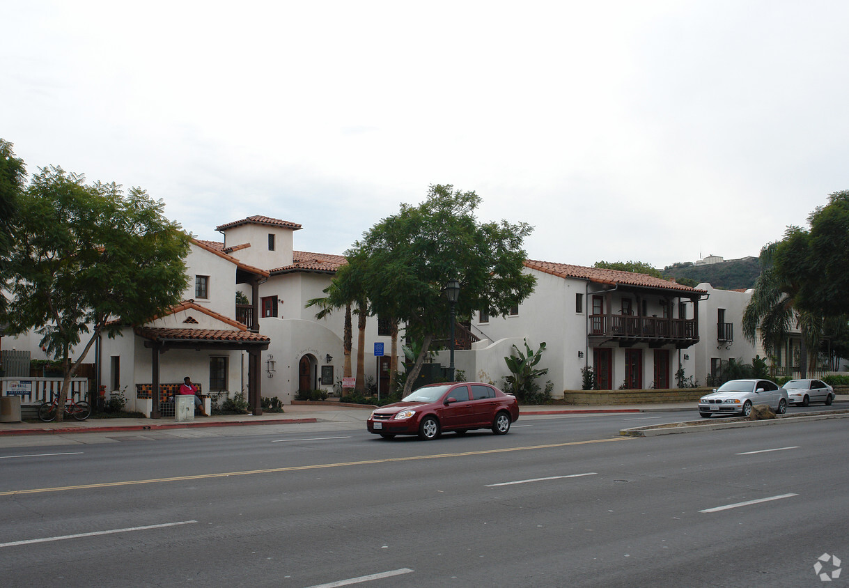 Primary Photo - El Carrillo Apartments