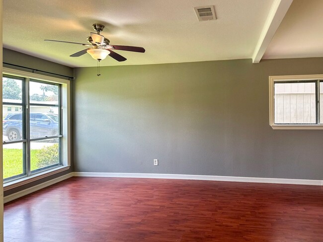 Photo - 3 Bedroom / 2 Bath / 2 Car Garage w/ a POOL! House