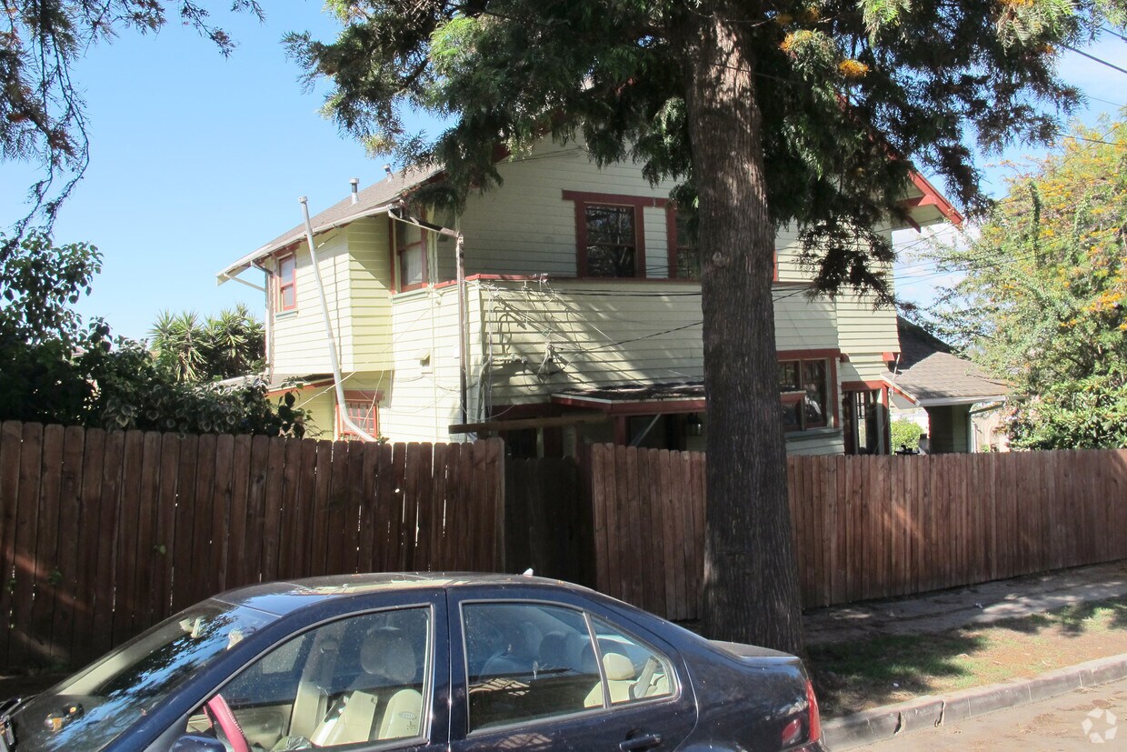 Building Photo - 1310 Montana St
