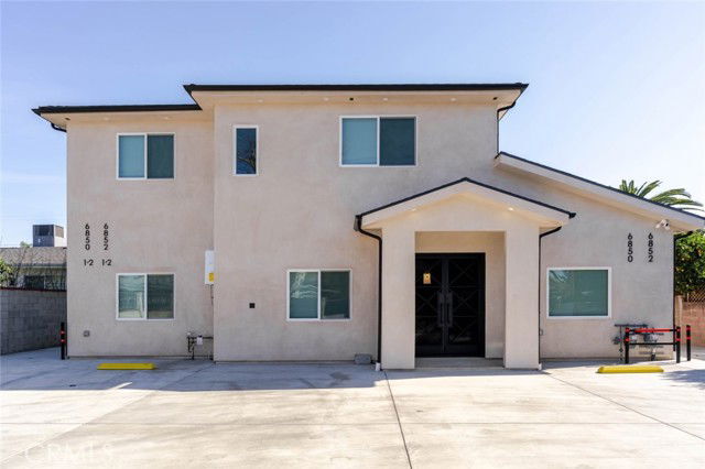Foto del edificio - 6850 1/2 Ranchito Avenue, Los Angeles, CA 91405 - 3 BR 3 BA house