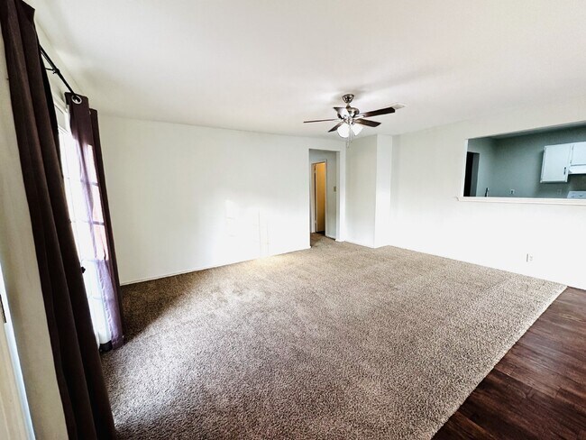 Foto del edificio - Cozy 2 Bedroom 2 Bath 1 Story Home