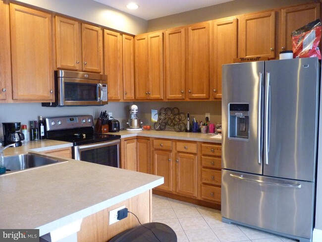 Building Photo - 3650 Rolling Hills Dr