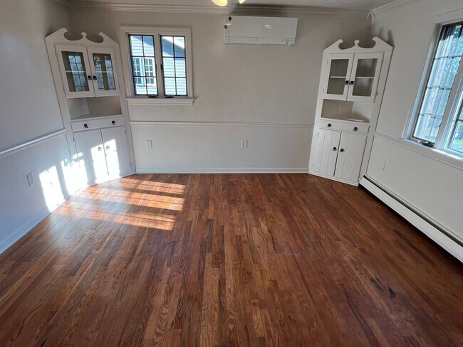 Building Photo - 562 Foltz Dr
