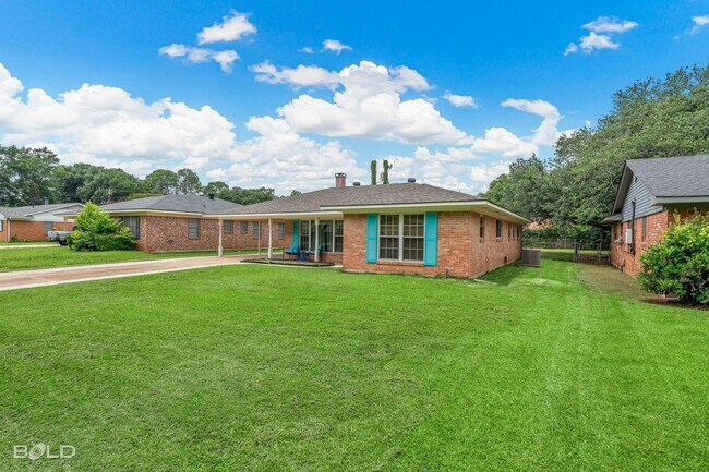 Foto del edificio - Adorable 3 bed 2 bath in Broadmoor Area!