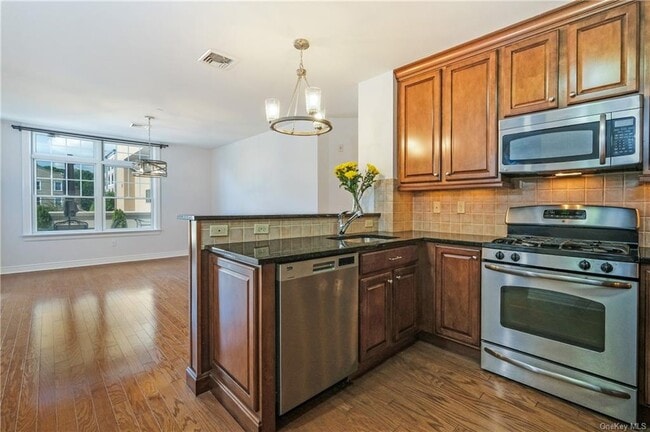 Building Photo - 101 Sheldrake Pl