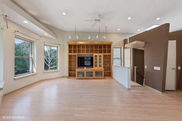 Foto del edificio - 1228 W Glenlake Ave