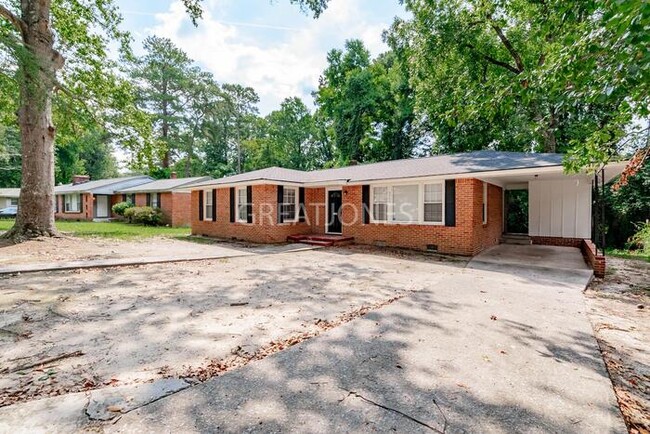 Building Photo - HOLIDAY SPECIAL! SIGN A LEASE BY NOVEMBER ...