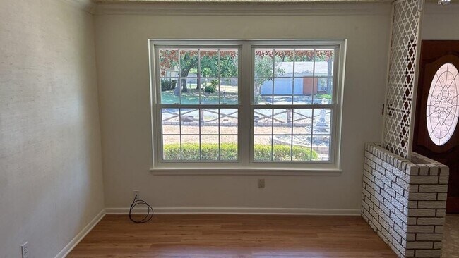 Foto del edificio - 1904 Forest Hills Dr