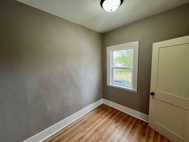 Foto del edificio - 507 E 7th St