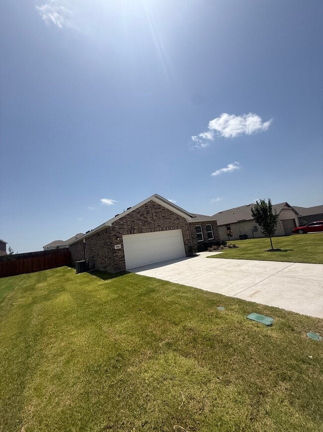 Building Photo - 906 Independence Trl