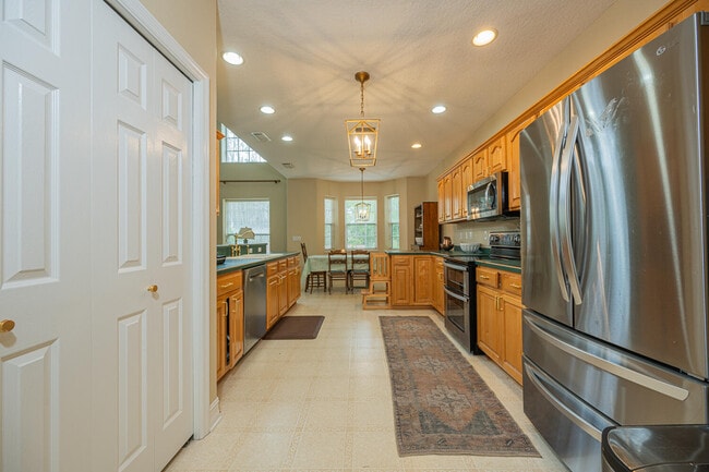 Building Photo - 500 Hidden Hollow Dr