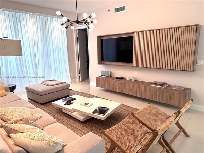 Building Photo - 15901 Collins Ave