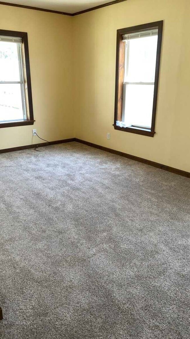 Building Photo - 6 Hill Ave