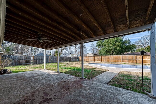 Building Photo - 815 Corydon Dr