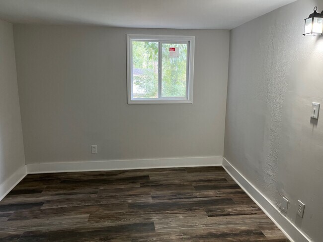 Foto del edificio - 635 N Moore Rd