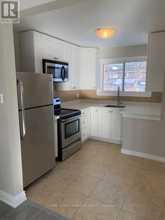 Photo du bâtiment - 438 Bonita Crescent