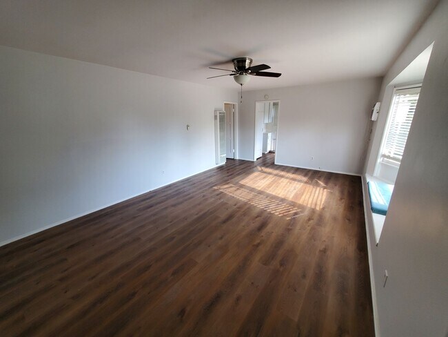 Foto del edificio - CHARMING 2 BEDROOM HOUSE IN GLENDORA