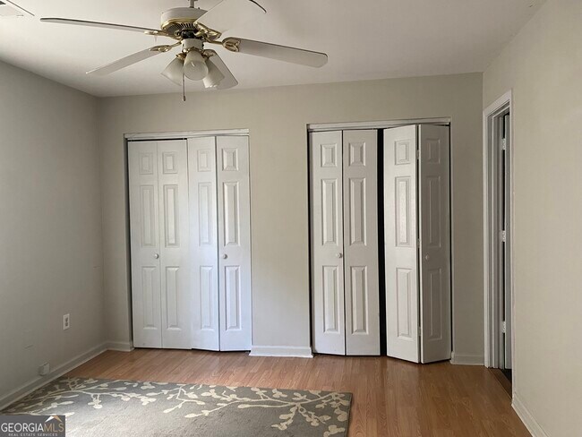 Foto del edificio - 625 Whitehall Rd