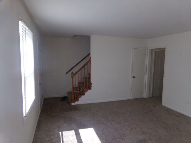 Foto del edificio - 2 BR TOWNHOUSE IN PRINCE GEORGE COMMONS - ...