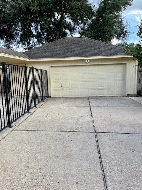 Building Photo - 3906 Village Corner Dr