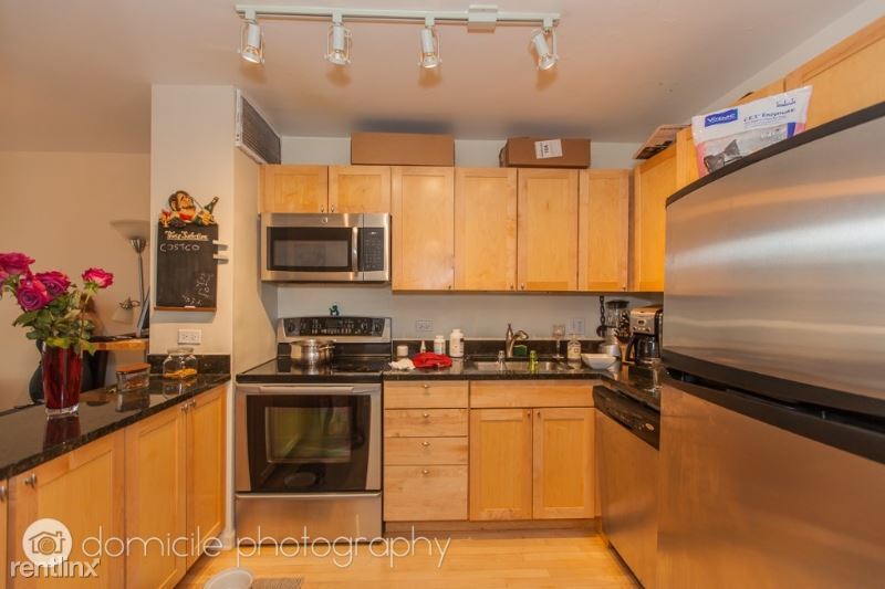 Primary Photo - 212 E Pearson St