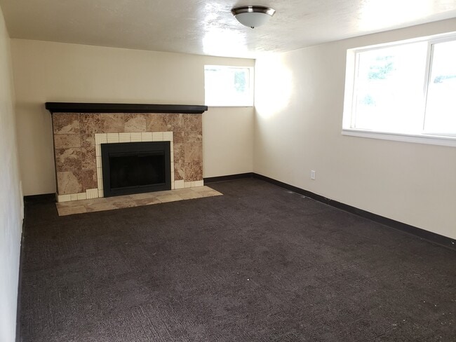Building Photo - 1460 Duplex
