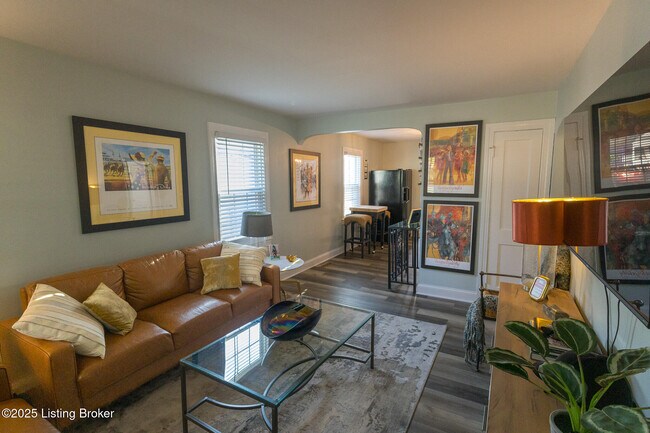 Foto del edificio - 720 Gheens Ave