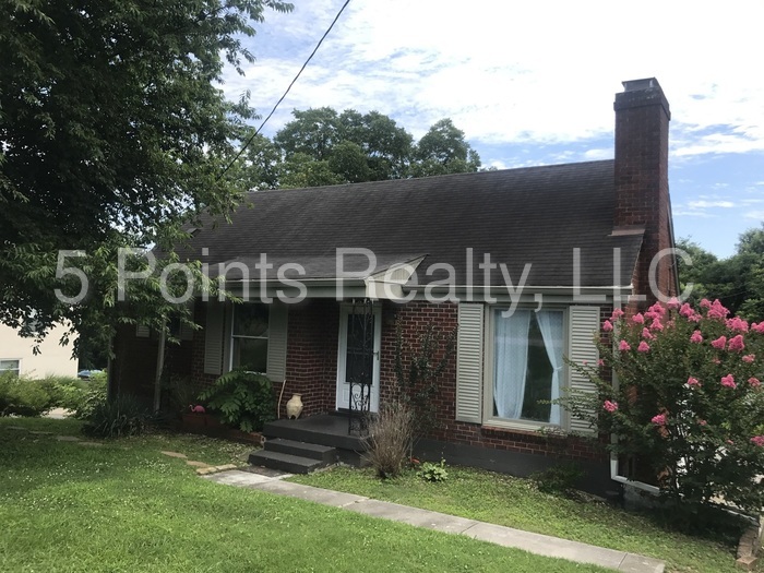 Primary Photo - 601 Rosebank Ave