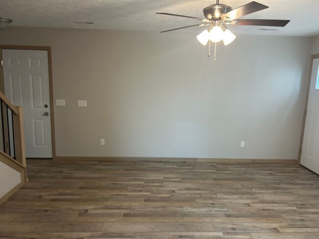 Building Photo - 9419 W Dolores Dr