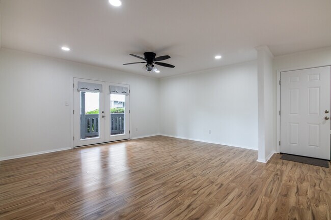 Sala de estar - 500 Woodland Dr