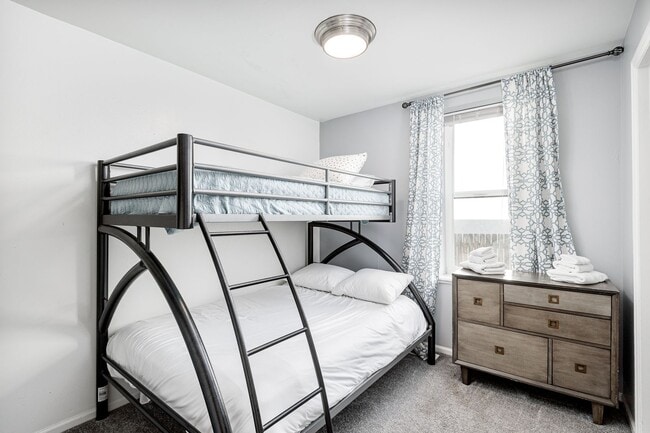 Building Photo - Beautiful 2 Bed 1 Bath Home in a Great Loc...