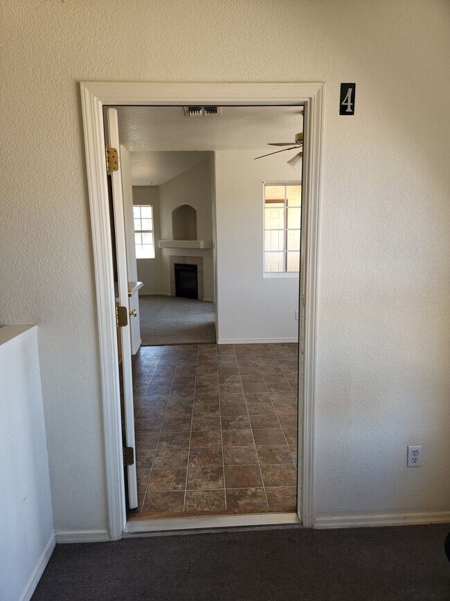 Foto del edificio - 2 bed / 1 bath in 4 Plex