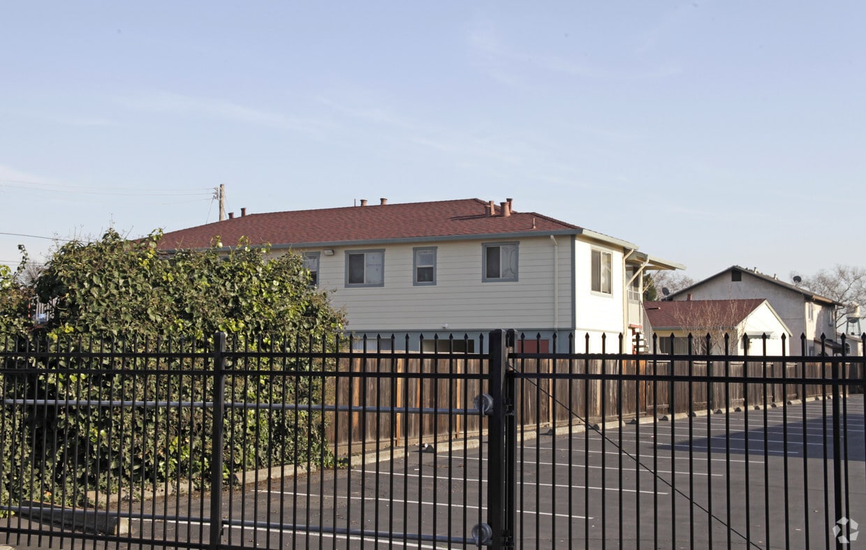 Building Photo - 205 Smalley Ave