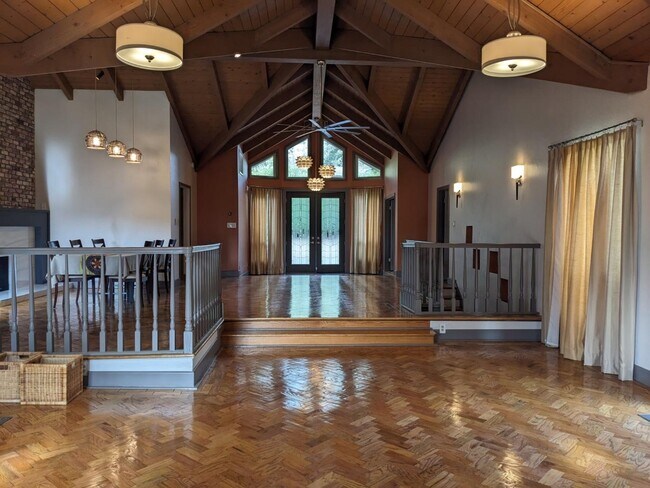 Building Photo - 25915 Elena Rd