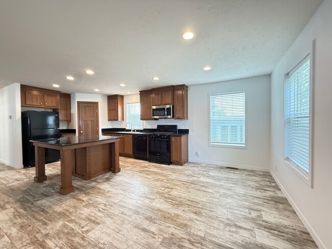 Building Photo - 2018 Lark Ln NW