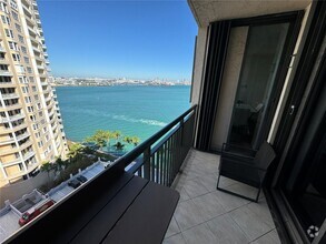 Building Photo - 540 Brickell Key Dr