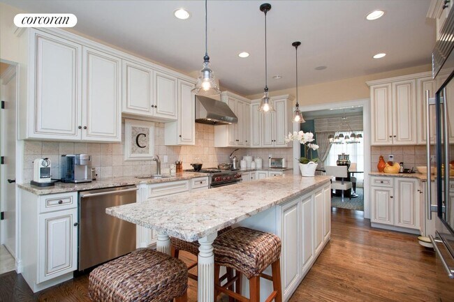 Building Photo - 22 Cove Neck Ln