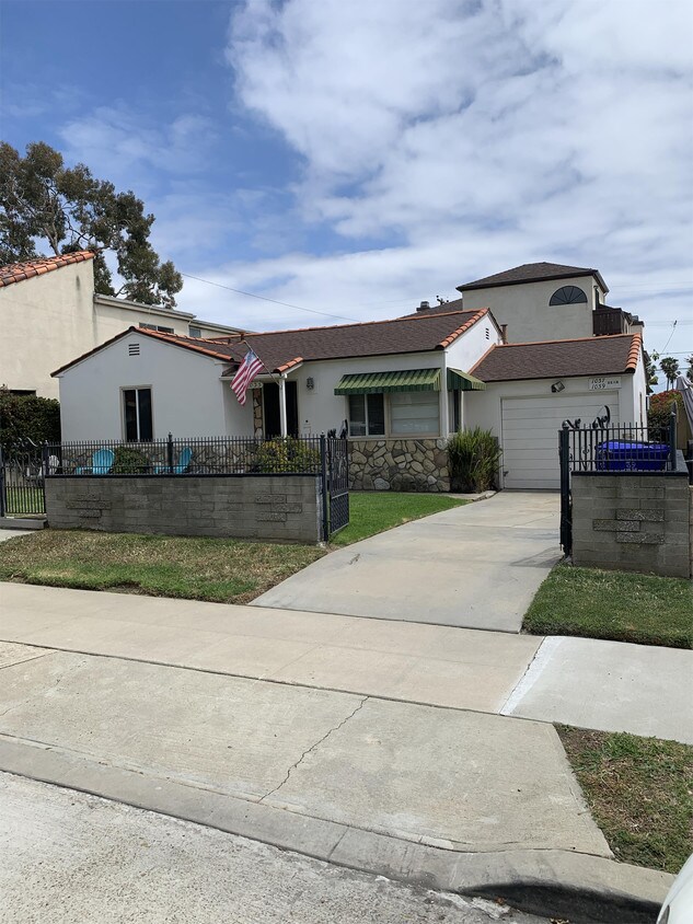 Primary Photo - 1035 Sapphire St