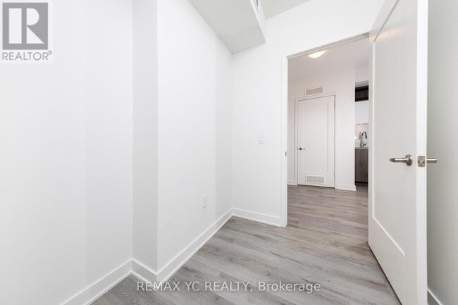 Photo du bâtiment - 121 Lower Sherbourne St