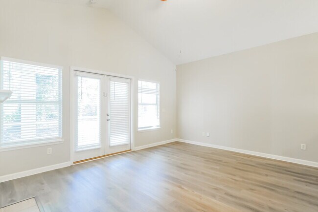 Building Photo - 3004 Santee Pl