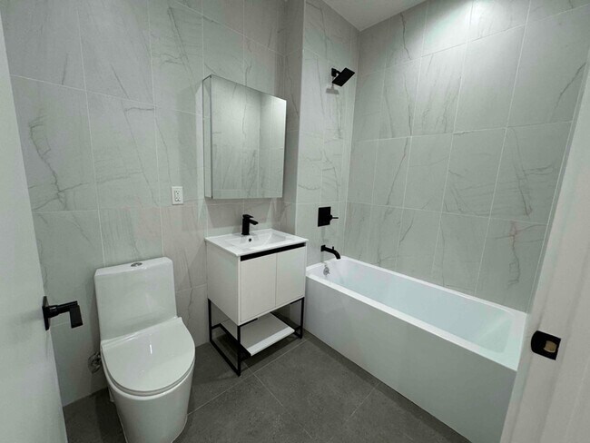 Foto del edificio - 368 E 152nd St