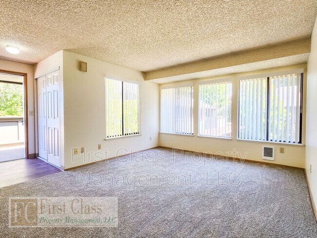Building Photo - 4780 SW Murray Blvd