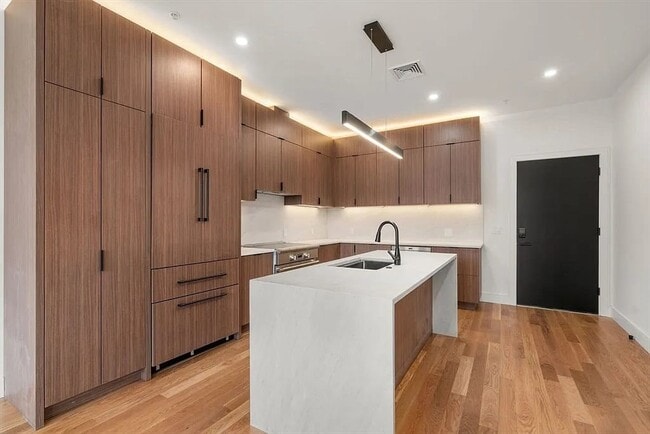 Photo - 58 Kent St Townhome