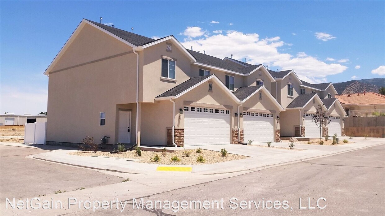 Primary Photo - 3 br, 2.5 bath House - 175 E Fiddlers Cany...
