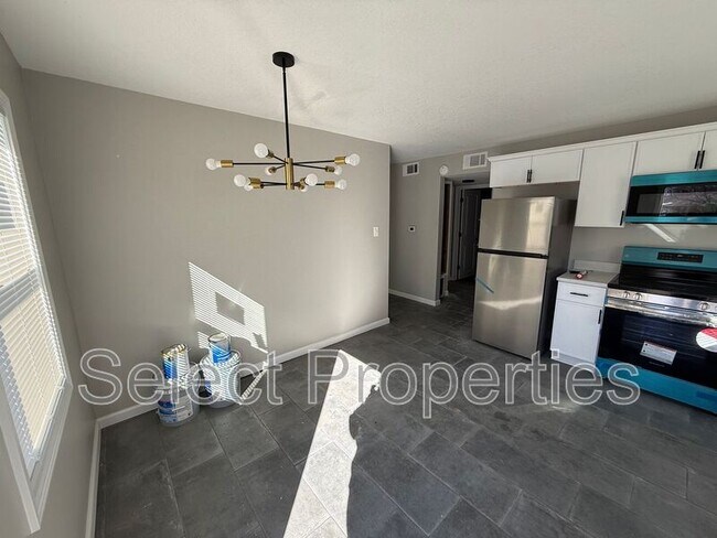 Foto del edificio - 2215 Hurst Ln